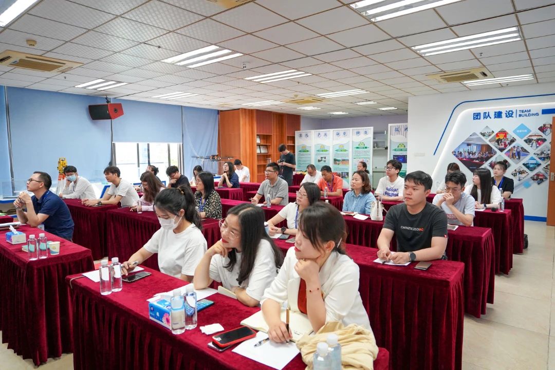 4008云顶集团集团引领AI风潮，全员学习共创发展